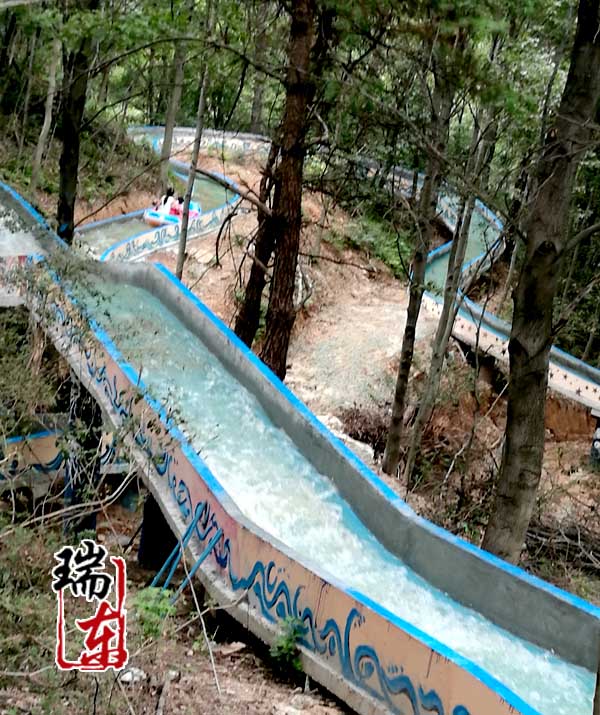武汉木兰胜天景水滑道漂流